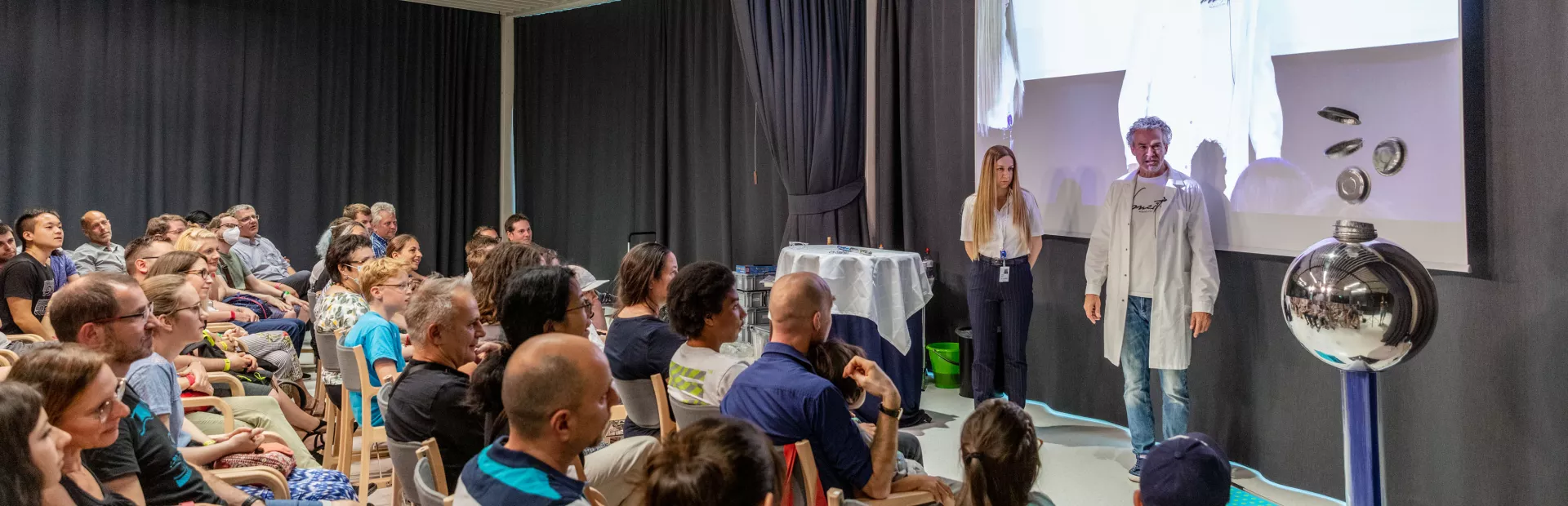 Museumsnight 2022 - magic science show