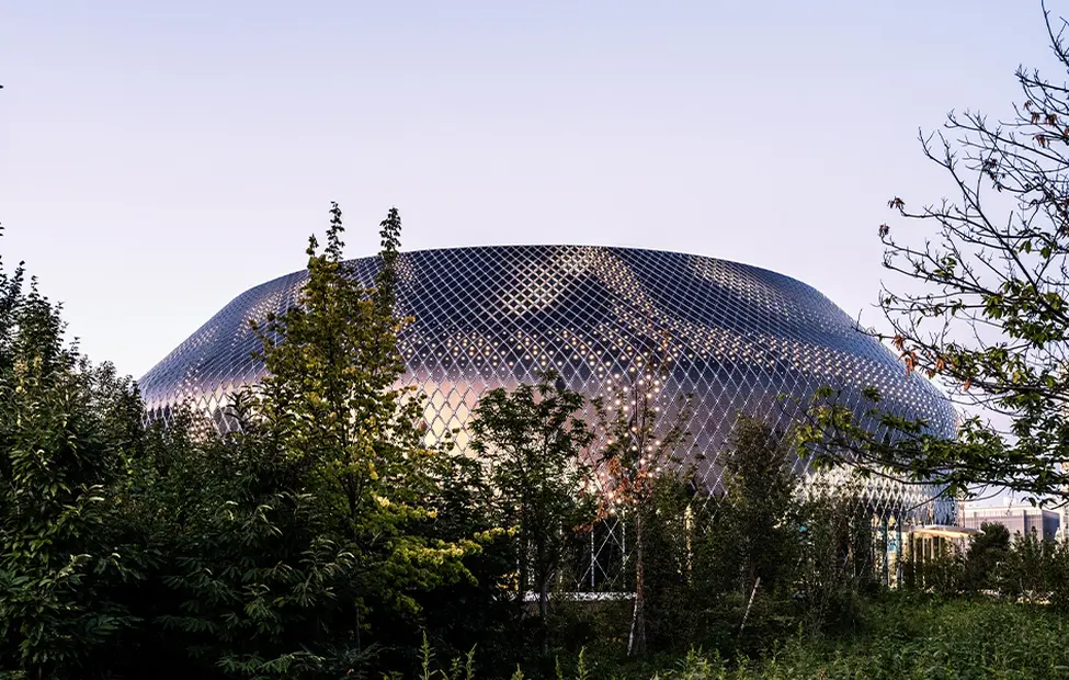 novartis-pavillon-surrounded-by-greenery